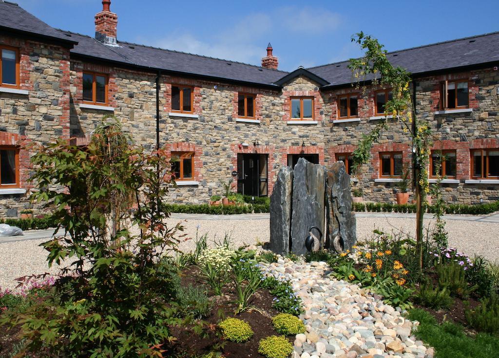 Decoy Country Cottages Navan Exteriör bild