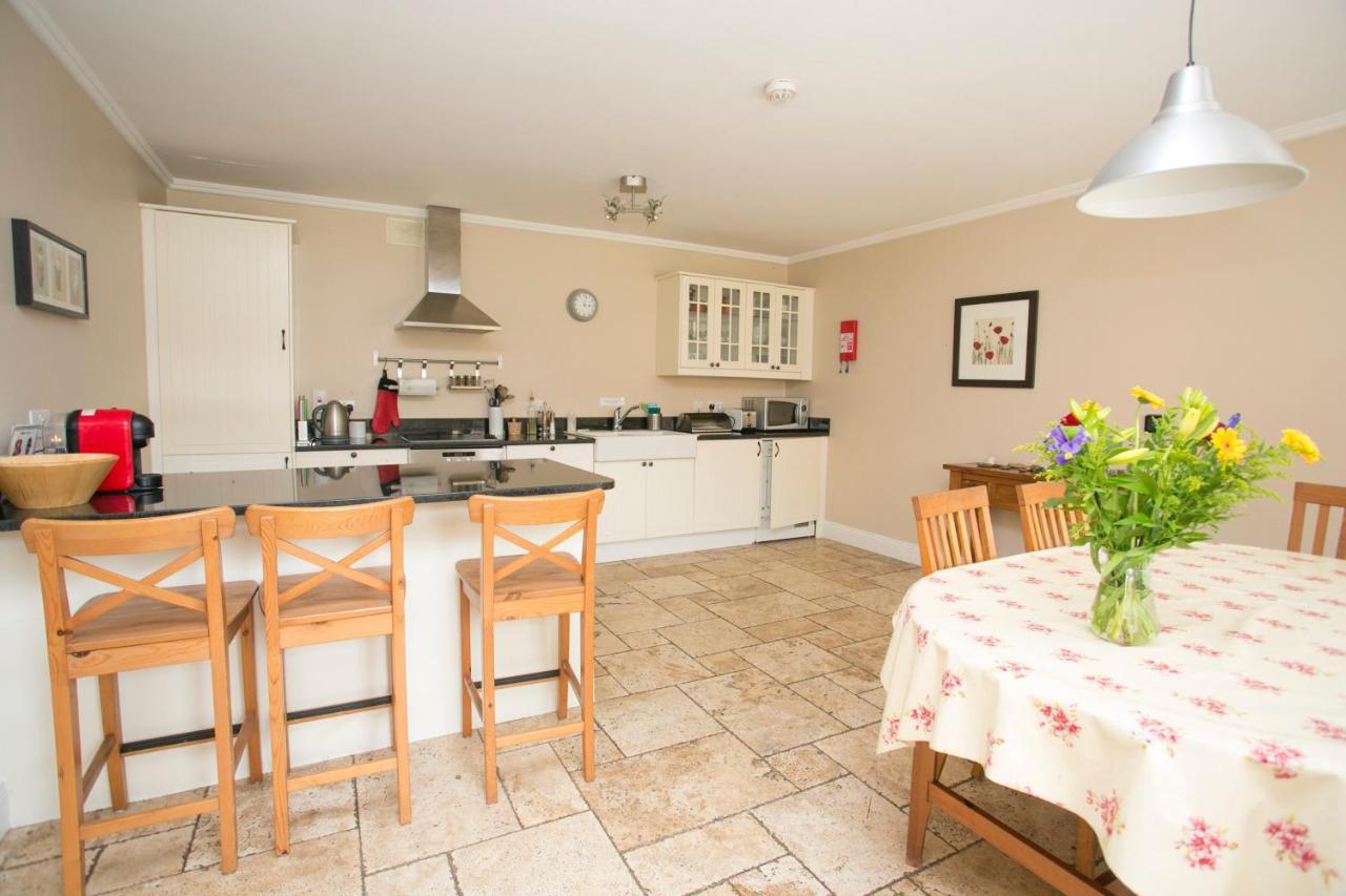 Decoy Country Cottages Navan Exteriör bild
