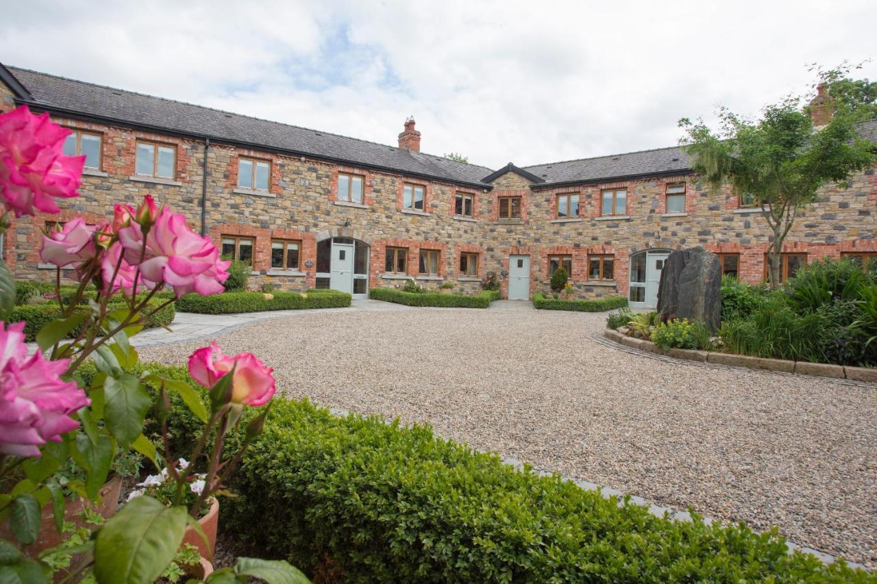 Decoy Country Cottages Navan Exteriör bild